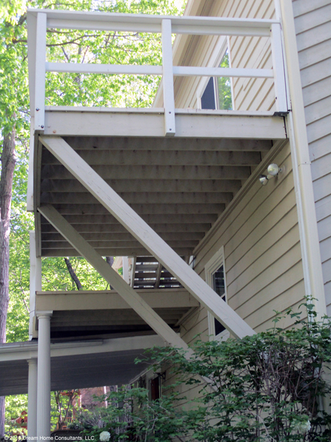 Deck Supported by Struts